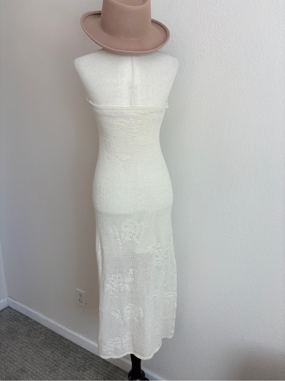 Abercrombie + Fitch Crochet Strapless Cream Lace Midi Dress - Picture 10 of 11